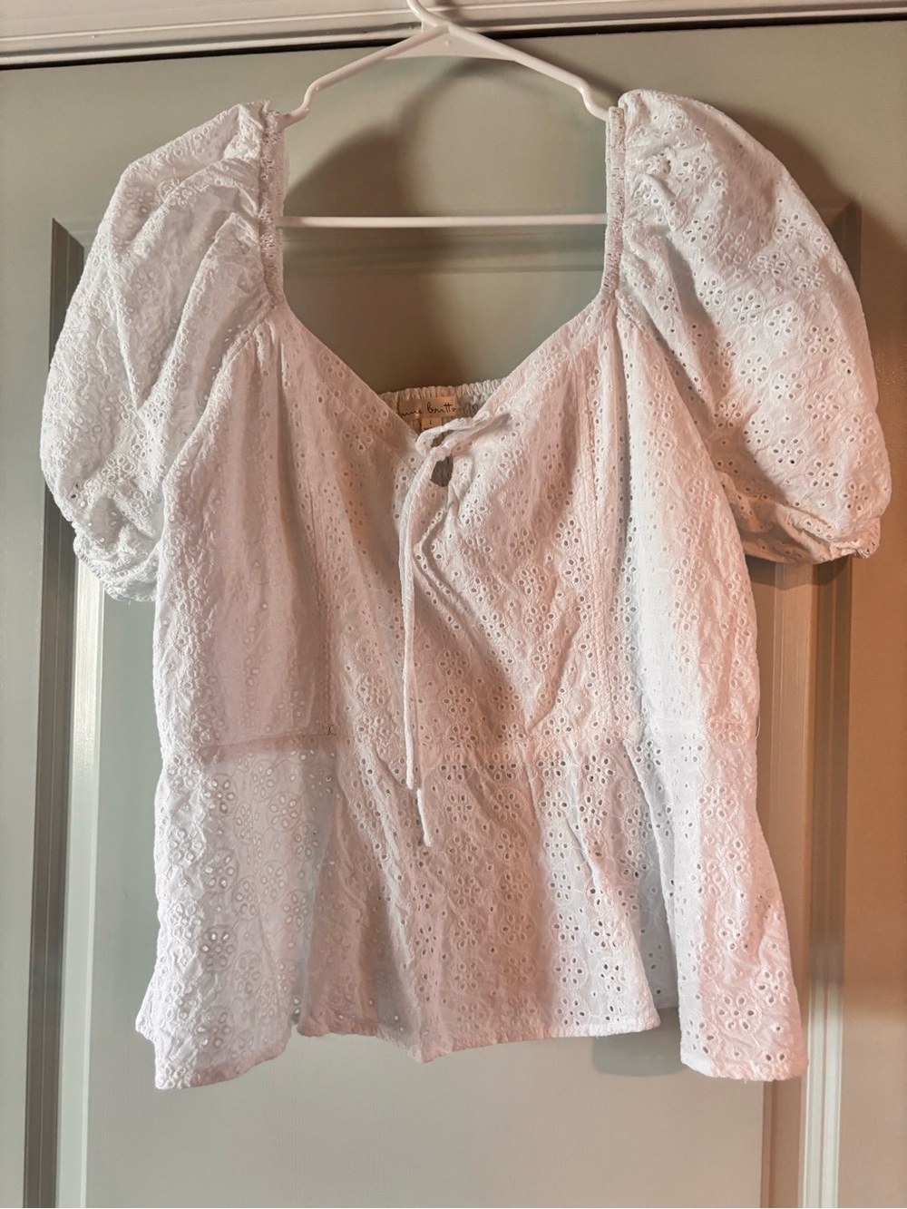 White Eyelet Tie-Front Puff Sleeve Blouse